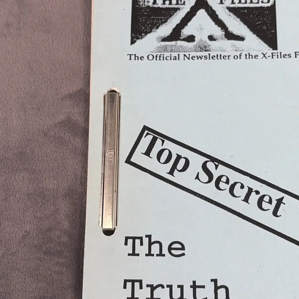 Vintage Topps X Files Comic Books Lot & other Memorabilia 35mm Film Cells Etc - Picture 11 of 16